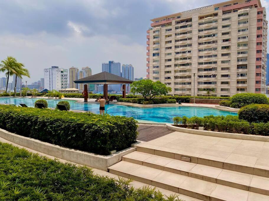 Makati Penthouse With Stunning City Skyline View Manille Extérieur photo
