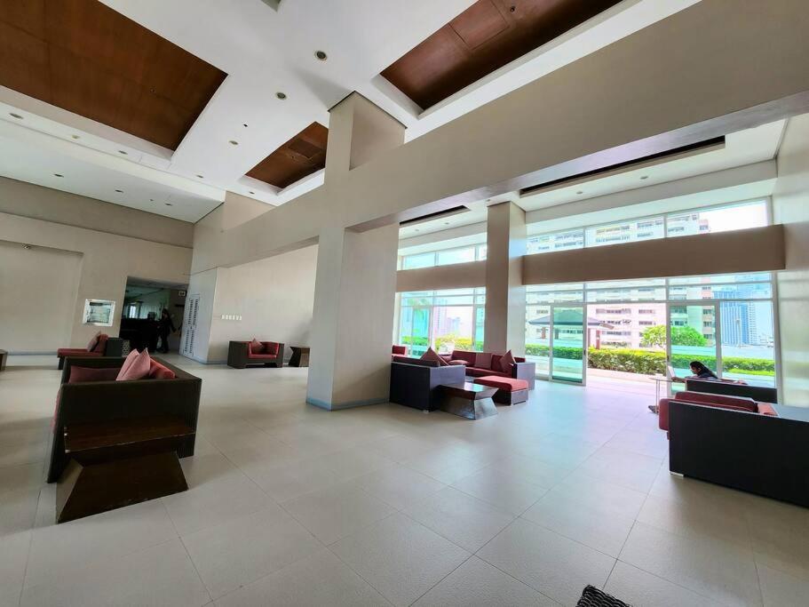 Makati Penthouse With Stunning City Skyline View Manille Extérieur photo
